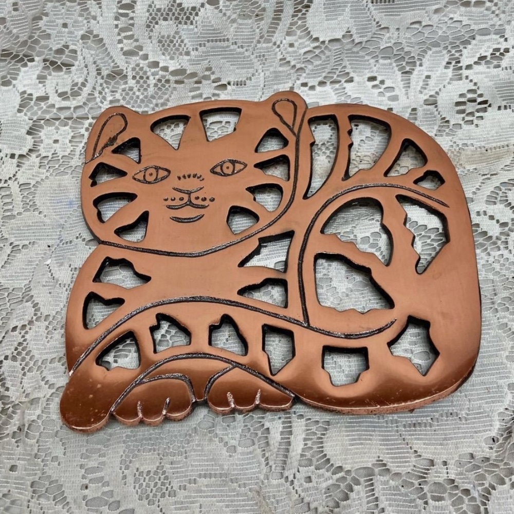 VTG 90'S ODI Laying Curled Up Cat Trivet Copper Cast Iron Wall Art Hanging